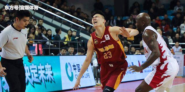  马赛德比战平局收场，球迷冲突引发关注  